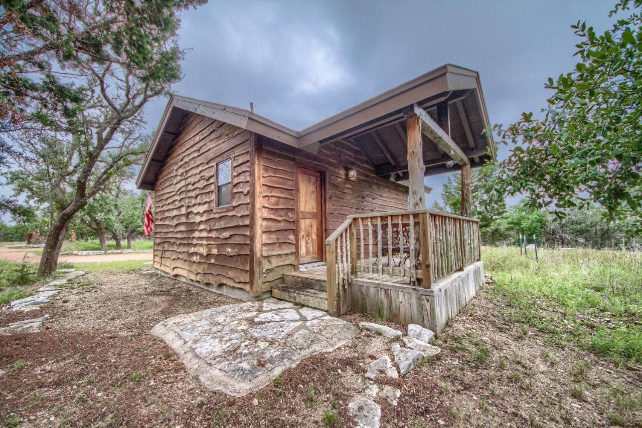 Villa Cedar Bliss Cabin Fredericksburg Exterior foto